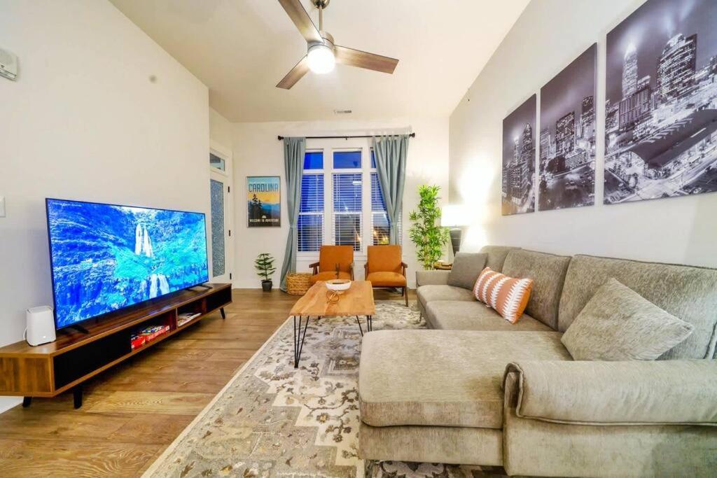 Apartament New Stylish Getaway- 5 Mil To Uptown/3 Smart Tvs! Charlotte Zewnętrze zdjęcie