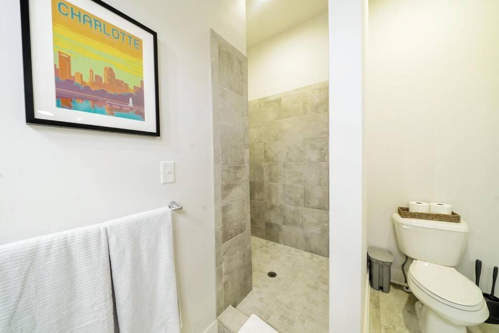 Apartament New Stylish Getaway- 5 Mil To Uptown/3 Smart Tvs! Charlotte Zewnętrze zdjęcie